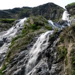 Суфруджинские водопады - спадает двумя каскадами