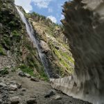 Суфруджинские водопады - глыба снега