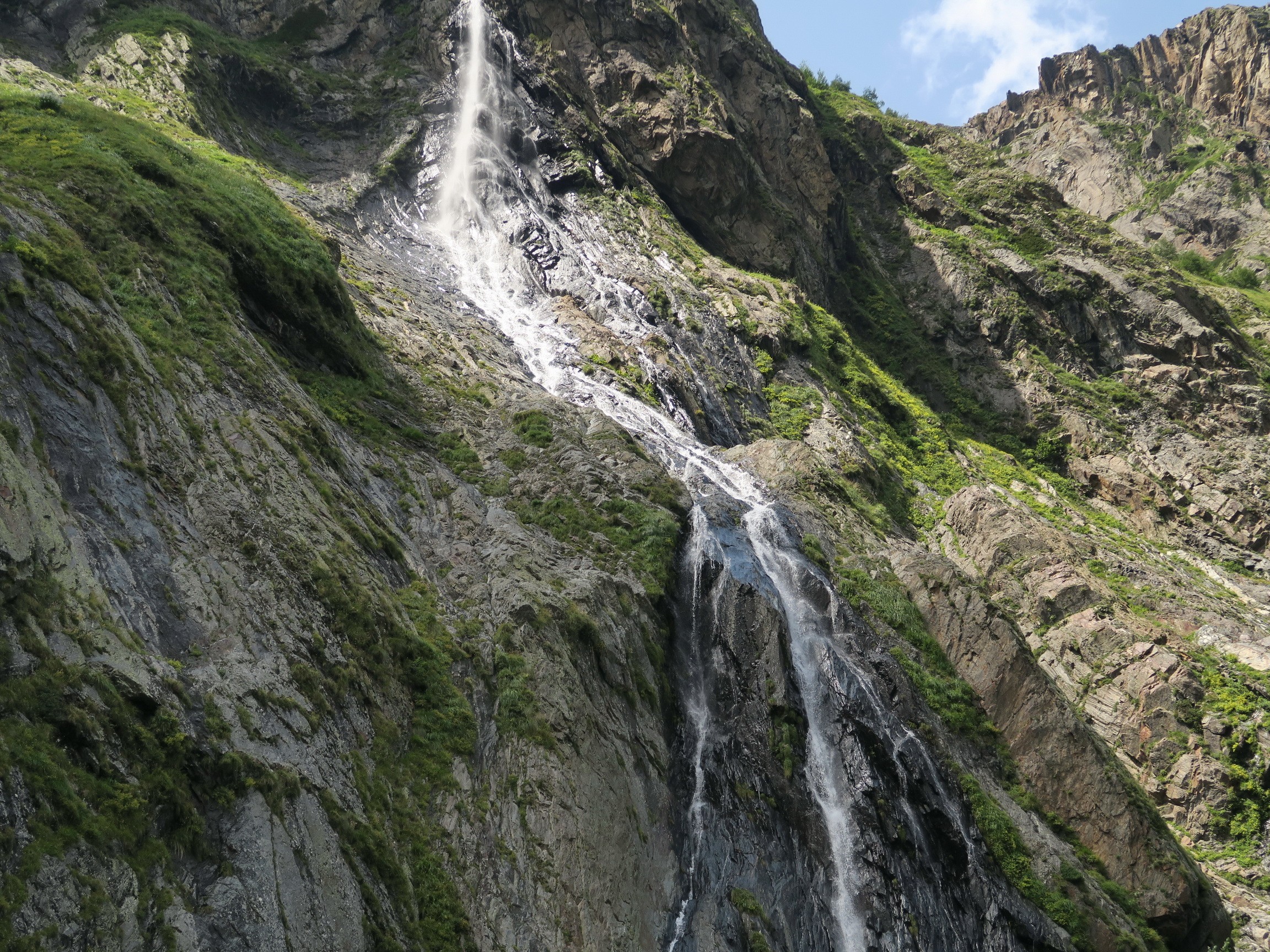 Спуск в ущелье Аманауз Архыз