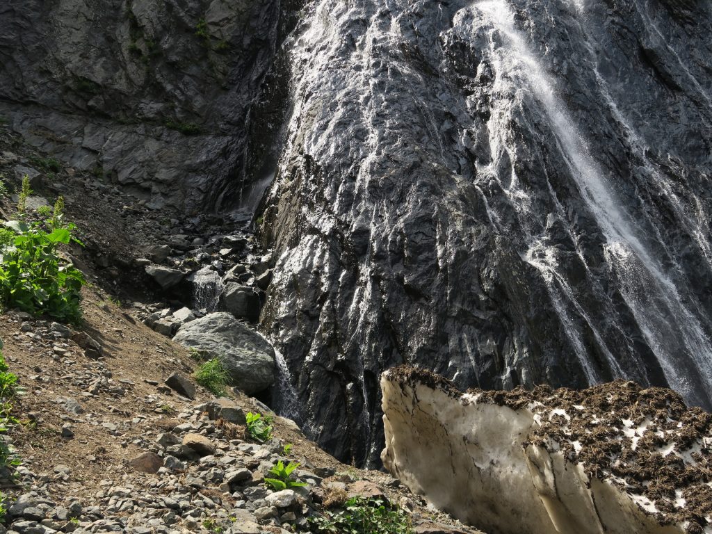 Отдых в горах Домбая - Суфруджинские водопады Алибекский ледник