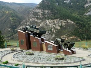 Перевалы Горного Алтая - памятник военным водителям