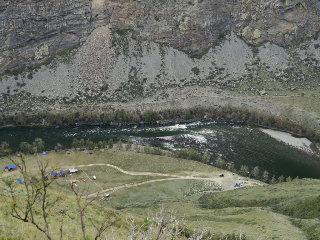 Перевал Кату-Ярык Горного Алтая - Река в ущелье