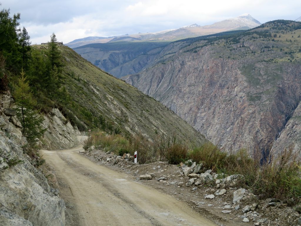 перевал Кату-Ярык Горного Алтая - Спуск в ущелье