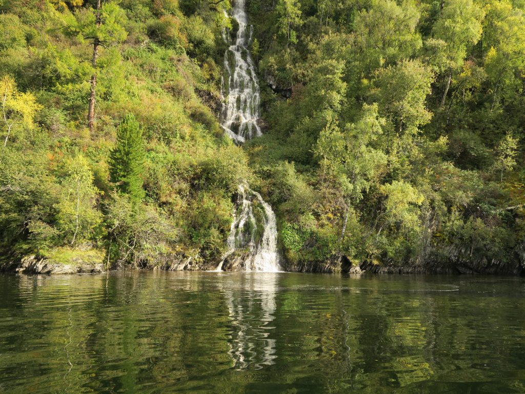 Телецкое озеро - второй водопад.