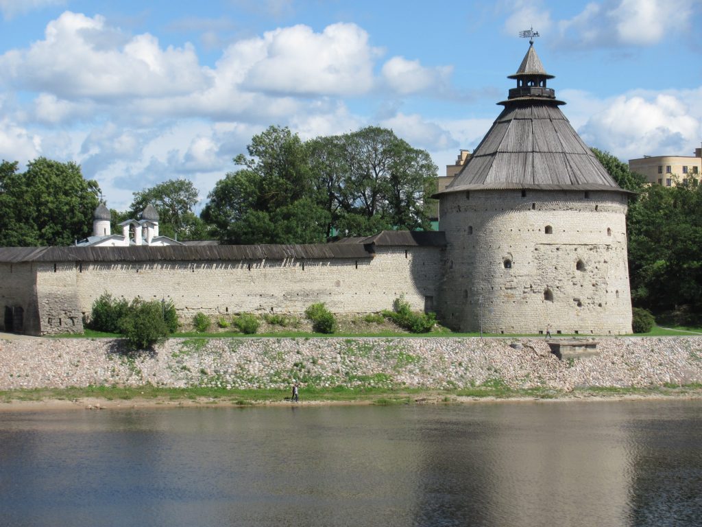 Псковская крепость - Покровская башня