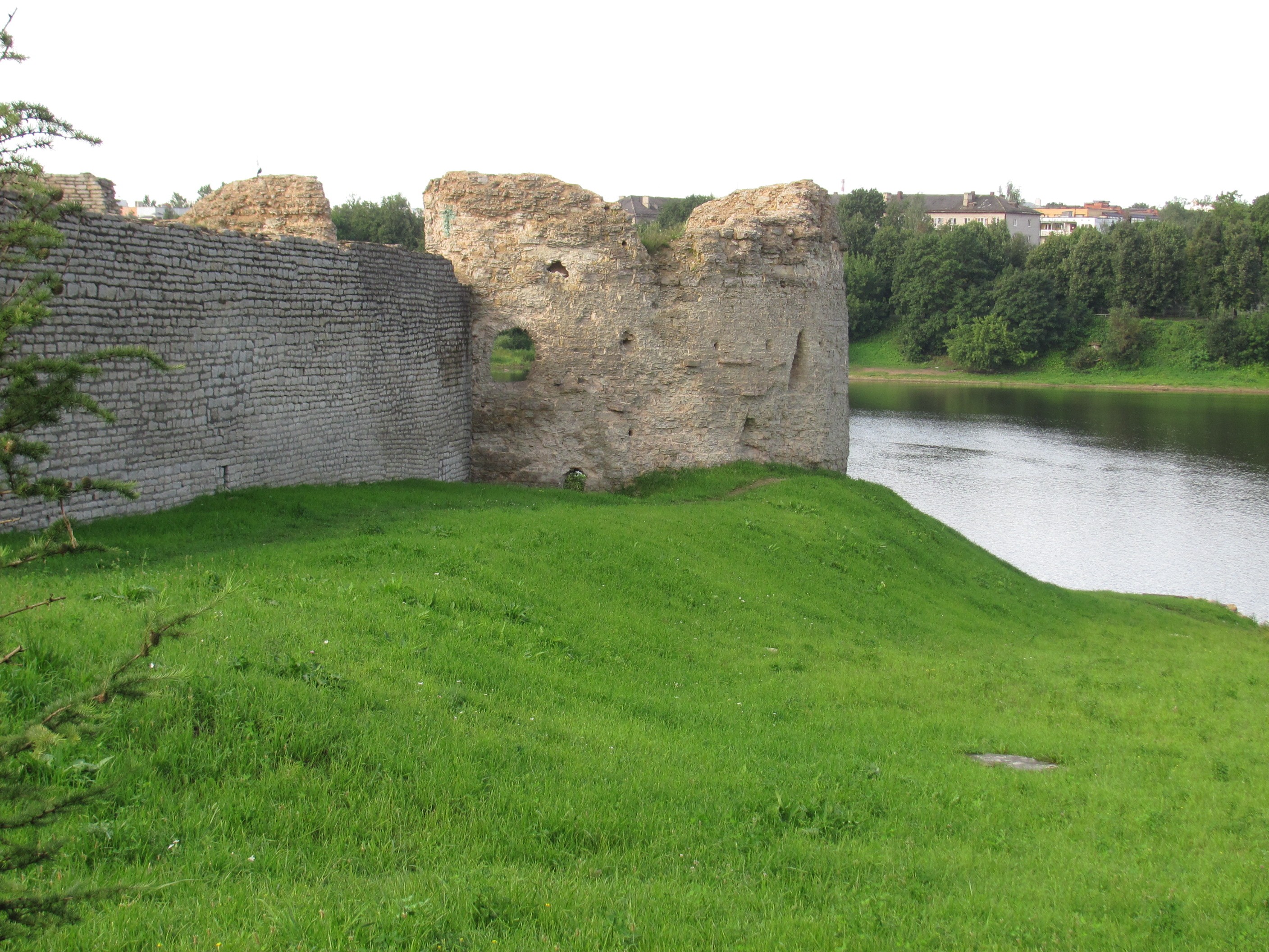 Псковская крепость - Варлаамская наугольная башня