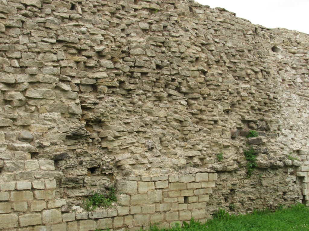 Крепость Изборска - Северная стена изнутри