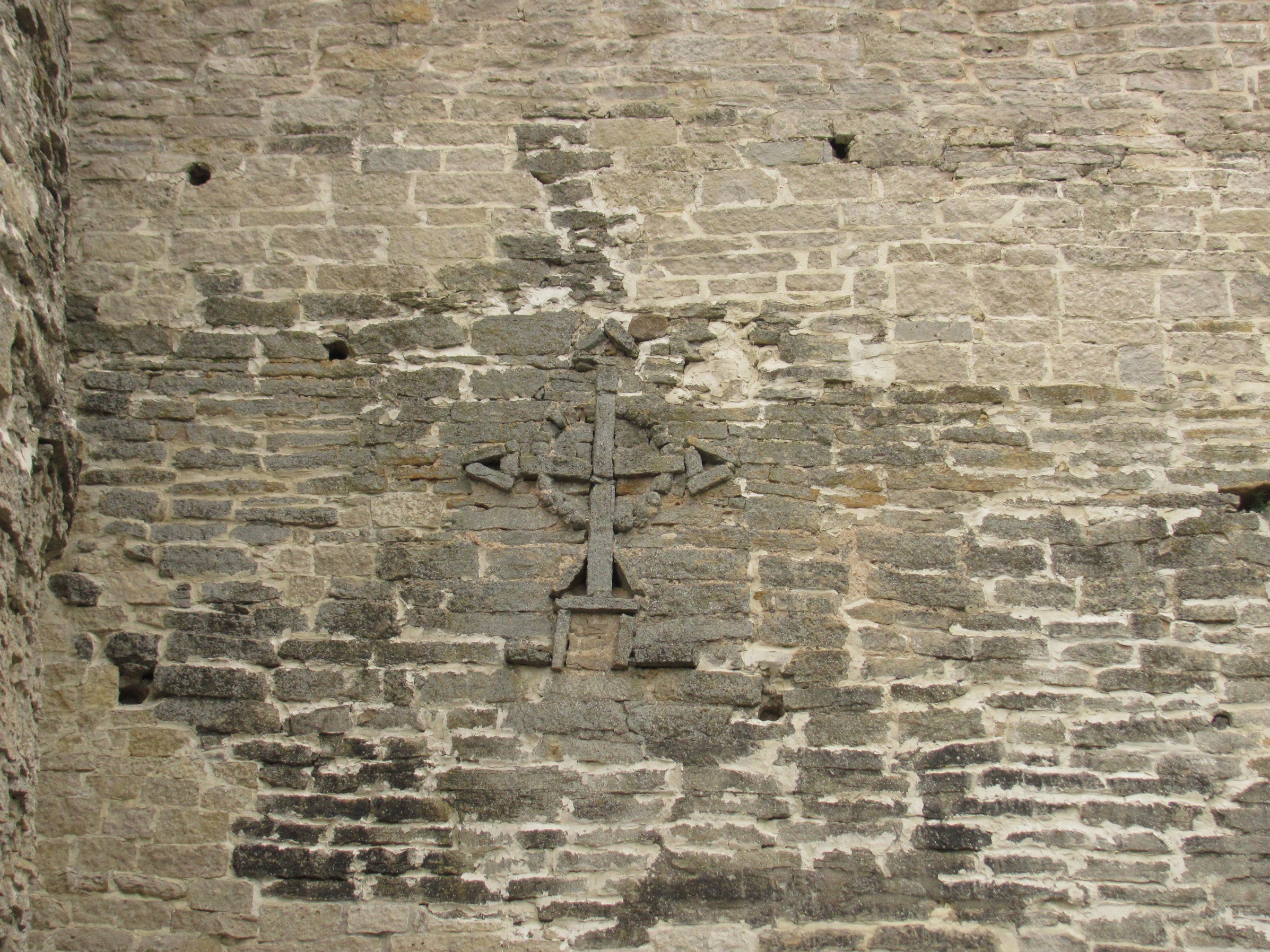 Крест на стене