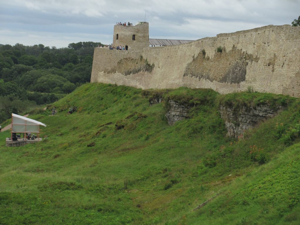 Крепость Изборска с севера