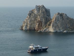 Самый большой остров Байкала Ольхон - скала Шаманка