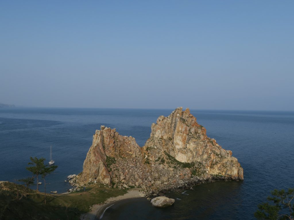 Самый большой остров Байкала - Скала Шаманка