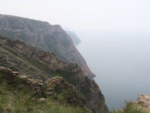 Саган-Хушун - скалы слева