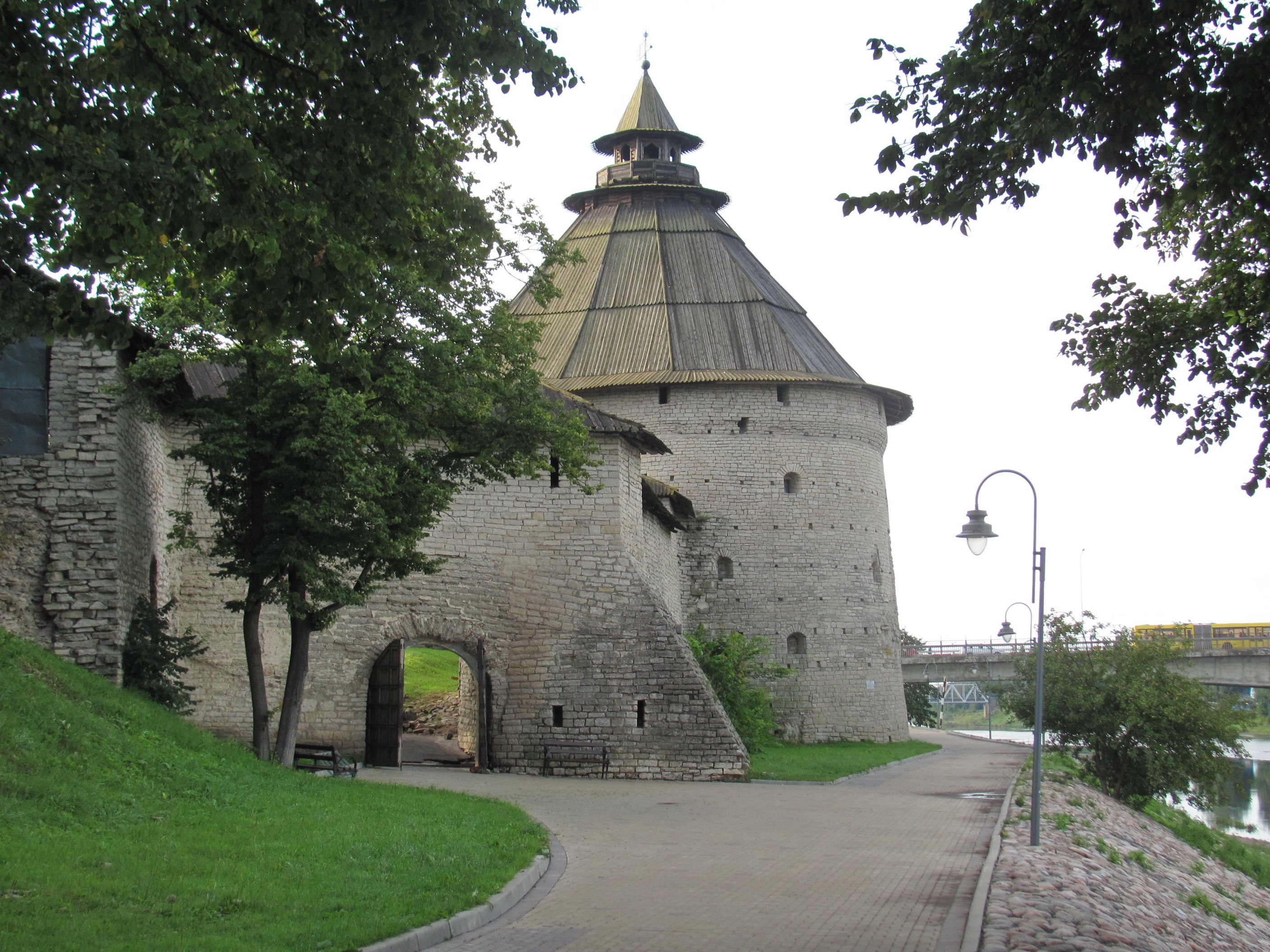 Покровская башня и ворота