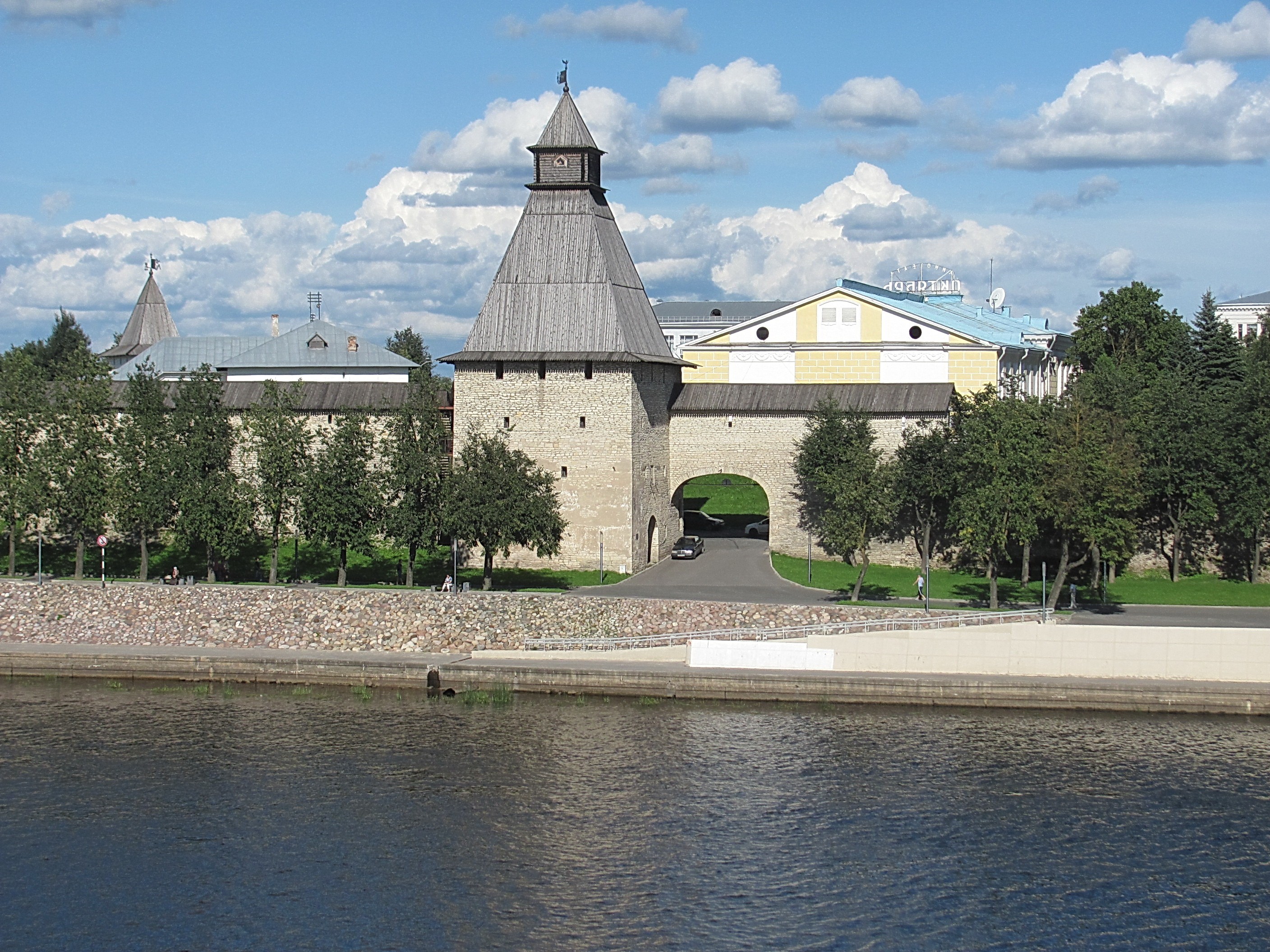 Набережные Пскова - Власьевская башня