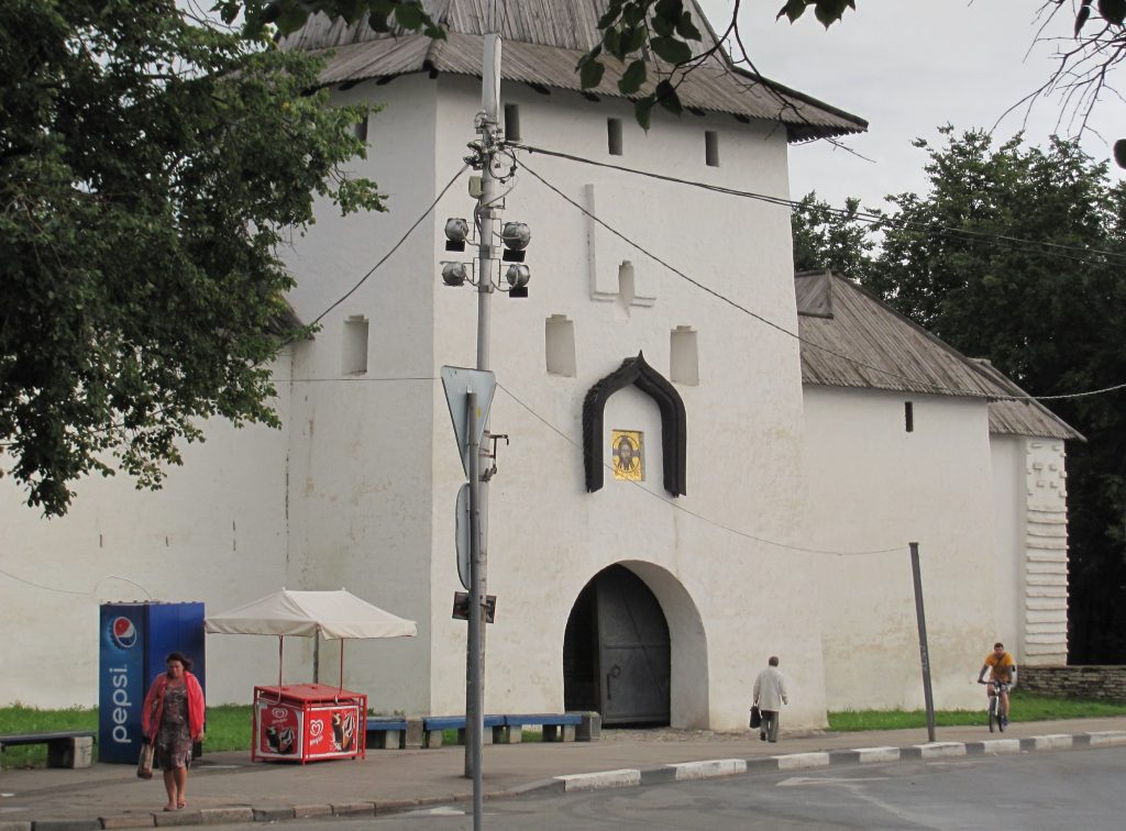Кром Пскова -  Рыбницкая башня