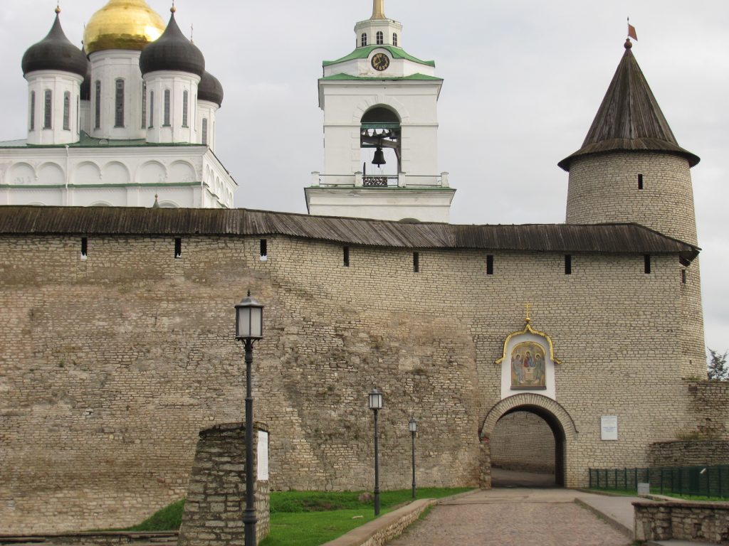 Кром Пскова - Троицкие ворота