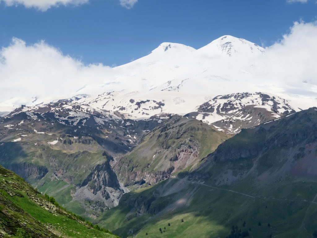 Подъём на Эльбрус – вид на Эльбрус от станции Чегет 2
