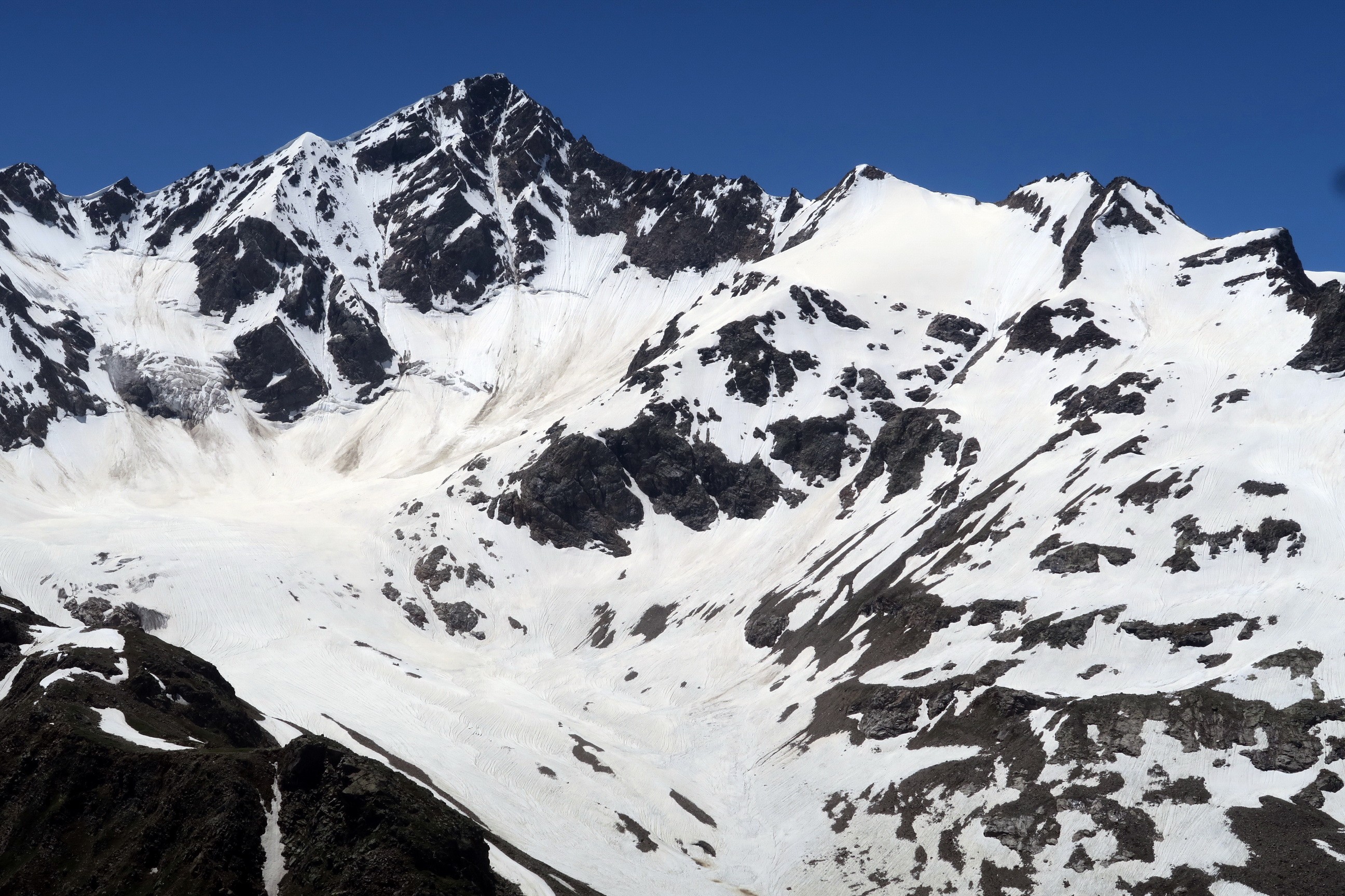 Гарабаши Эльбрус. Гора Донгузорун-Чегет-Карабаши. Эльбрус Гарабаши лето. Красивый вид с горы Эльбрус перспектива.